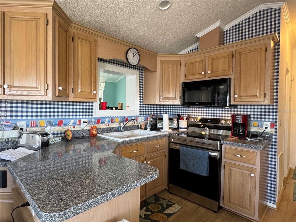 待售: $179,000 (2 贝兹, 1 浴室, 802 平方英尺)