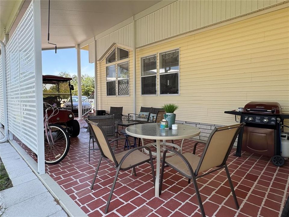 待售: $179,000 (2 贝兹, 1 浴室, 802 平方英尺)