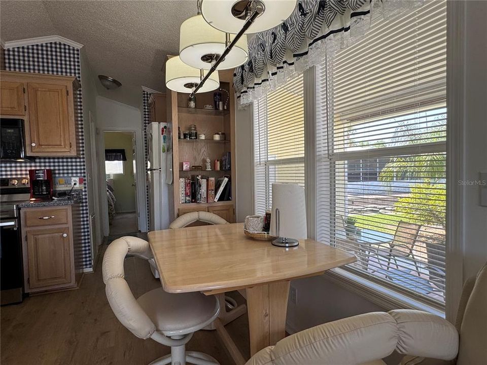 待售: $179,000 (2 贝兹, 1 浴室, 802 平方英尺)