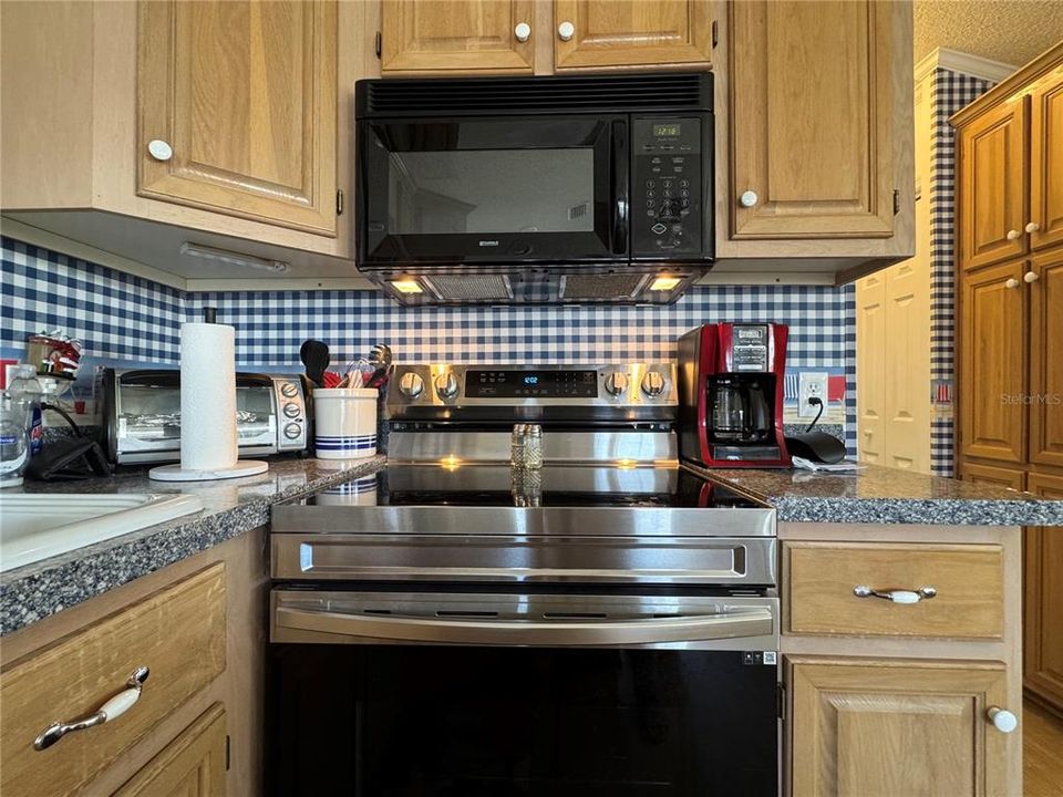 待售: $179,000 (2 贝兹, 1 浴室, 802 平方英尺)