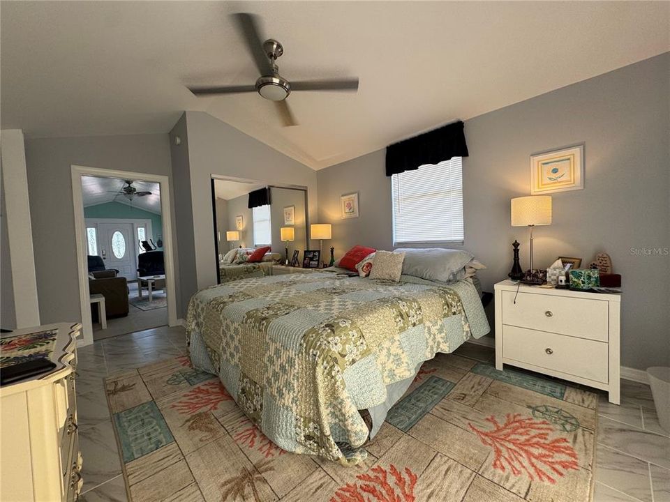 待售: $179,000 (2 贝兹, 1 浴室, 802 平方英尺)