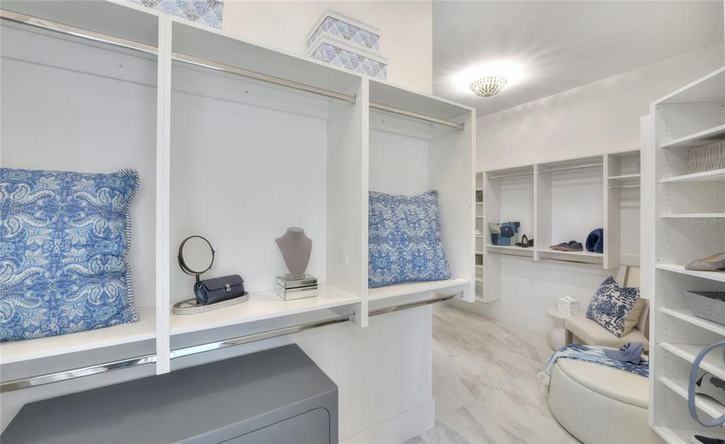 待售: $2,052,675 (4 贝兹, 3 浴室, 3949 平方英尺)