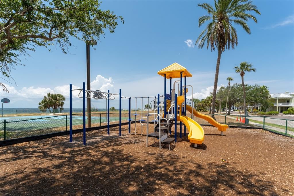 For Sale: $164,000 (1 beds, 1 baths, 464 Square Feet)