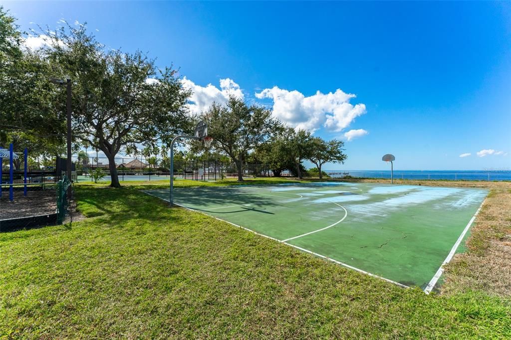 For Sale: $164,000 (1 beds, 1 baths, 464 Square Feet)