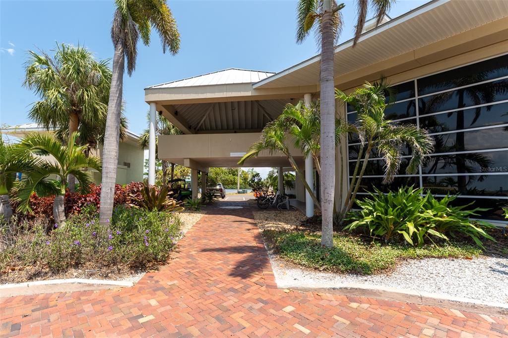 For Sale: $164,000 (1 beds, 1 baths, 464 Square Feet)