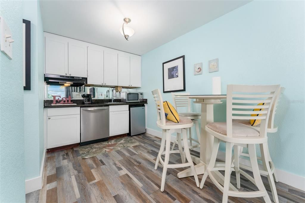 For Sale: $164,000 (1 beds, 1 baths, 464 Square Feet)