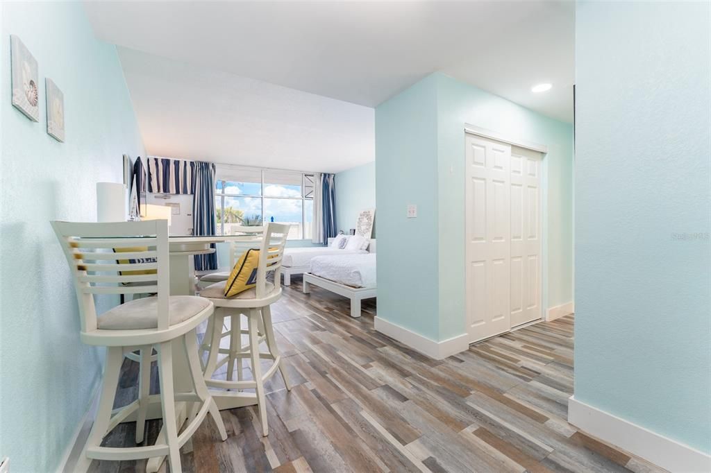 For Sale: $164,000 (1 beds, 1 baths, 464 Square Feet)