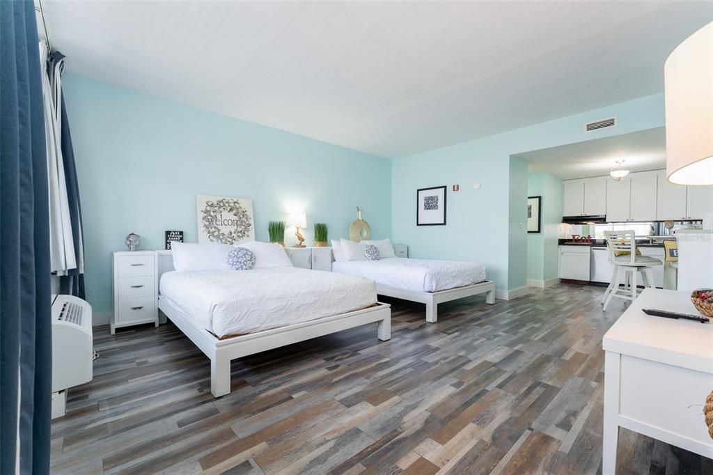 For Sale: $164,000 (1 beds, 1 baths, 464 Square Feet)