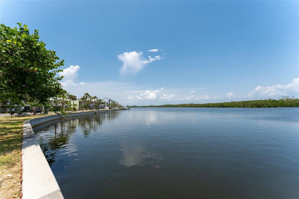 For Sale: $164,000 (1 beds, 1 baths, 464 Square Feet)