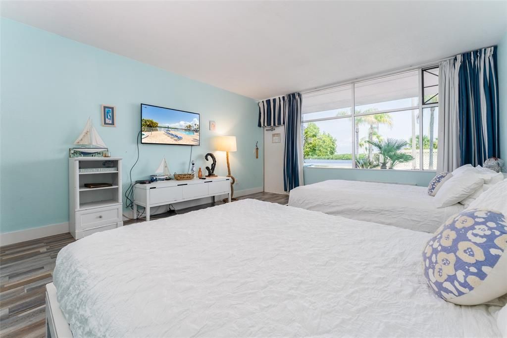 For Sale: $164,000 (1 beds, 1 baths, 464 Square Feet)