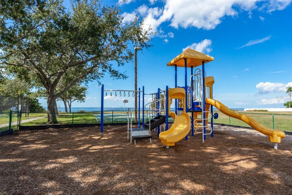 For Sale: $164,000 (1 beds, 1 baths, 464 Square Feet)