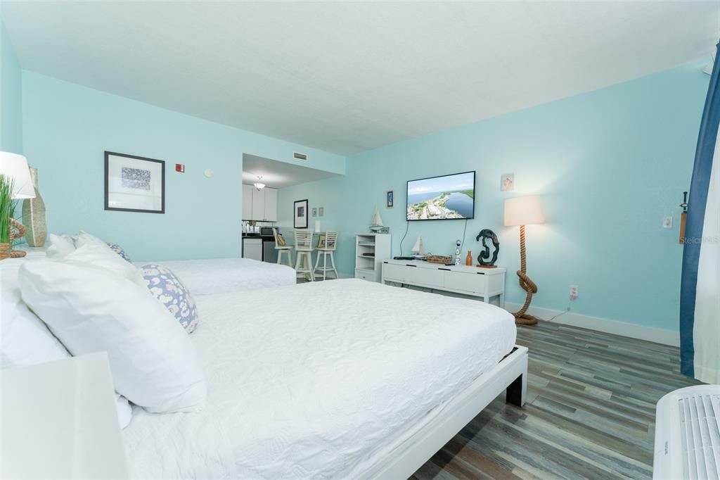 For Sale: $164,000 (1 beds, 1 baths, 464 Square Feet)