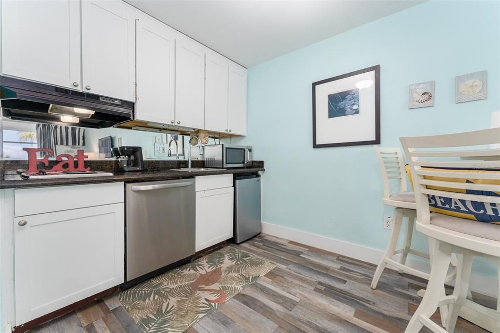 For Sale: $164,000 (1 beds, 1 baths, 464 Square Feet)