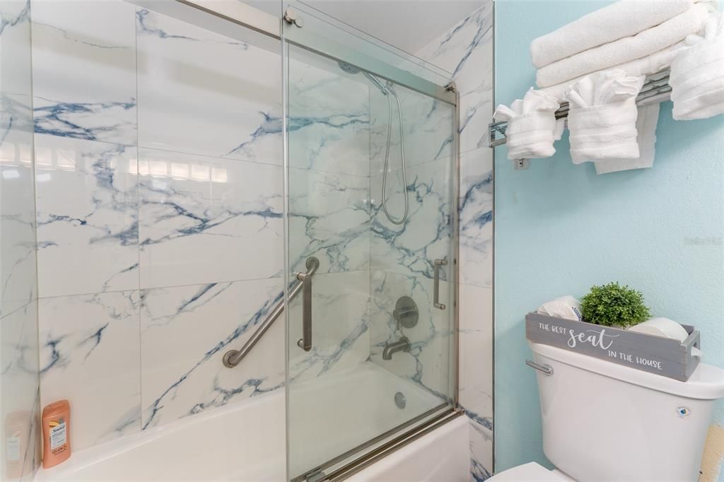 For Sale: $164,000 (1 beds, 1 baths, 464 Square Feet)