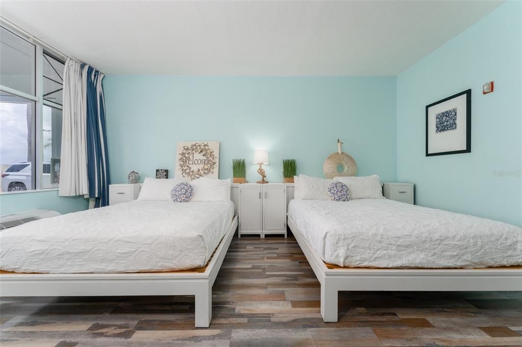 For Sale: $164,000 (1 beds, 1 baths, 464 Square Feet)