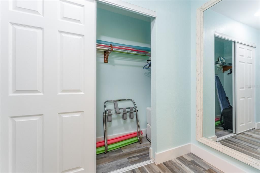 For Sale: $164,000 (1 beds, 1 baths, 464 Square Feet)