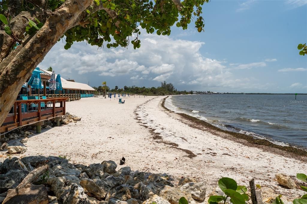 For Sale: $164,000 (1 beds, 1 baths, 464 Square Feet)