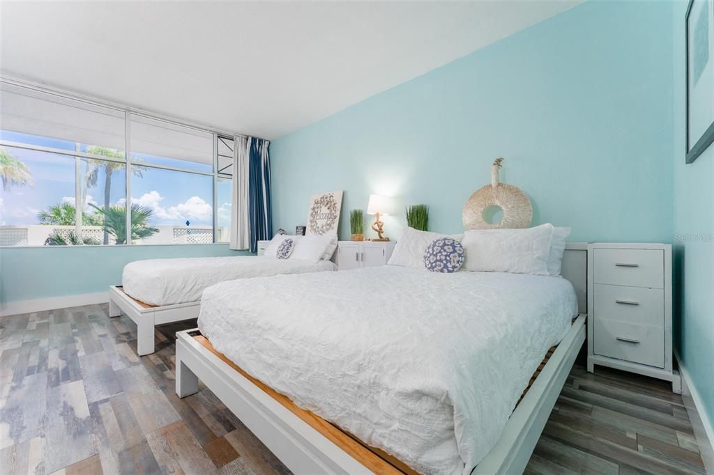 For Sale: $164,000 (1 beds, 1 baths, 464 Square Feet)