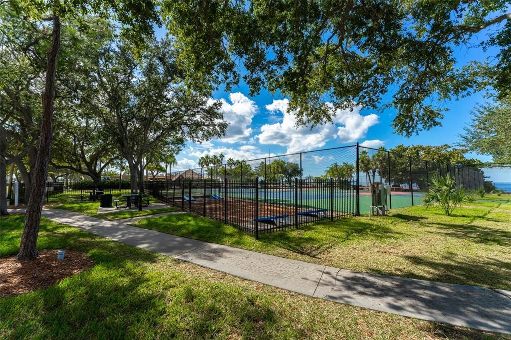 For Sale: $164,000 (1 beds, 1 baths, 464 Square Feet)