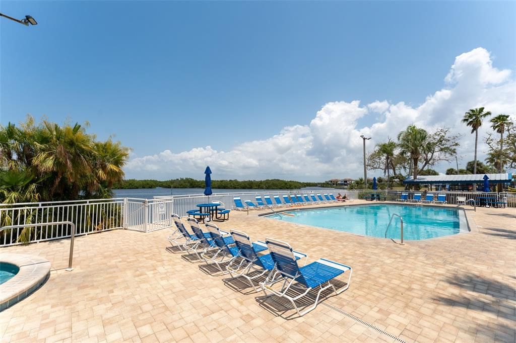 For Sale: $164,000 (1 beds, 1 baths, 464 Square Feet)