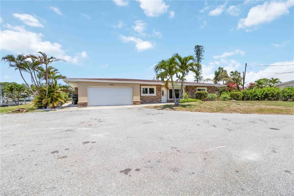 For Sale: $1,550,000 (3 beds, 2 baths, 2302 Square Feet)