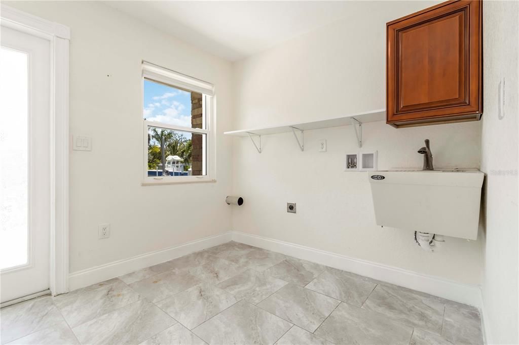 For Sale: $1,550,000 (3 beds, 2 baths, 2302 Square Feet)