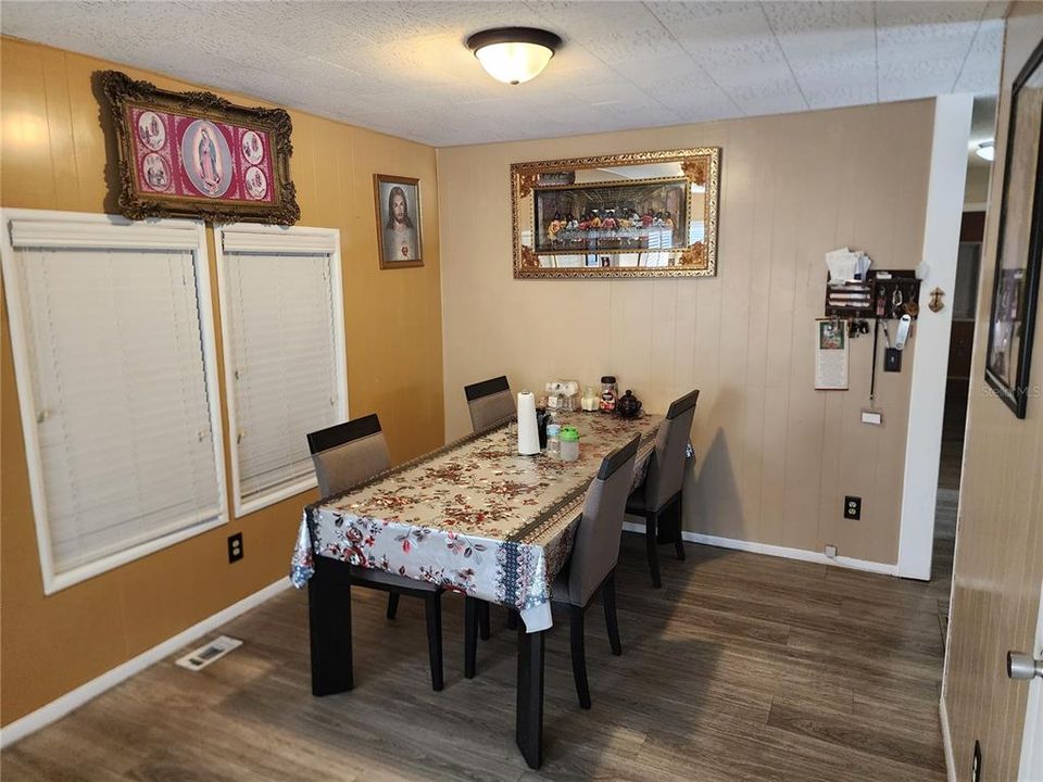 Active With Contract: $135,000 (2 beds, 2 baths, 1130 Square Feet)