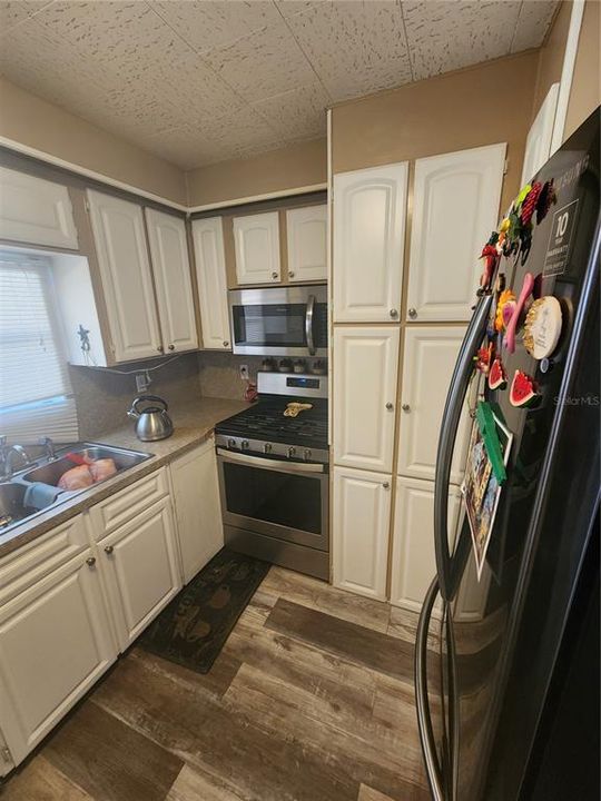 Active With Contract: $135,000 (2 beds, 2 baths, 1130 Square Feet)