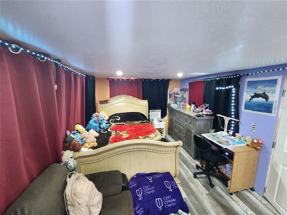 Active With Contract: $135,000 (2 beds, 2 baths, 1130 Square Feet)