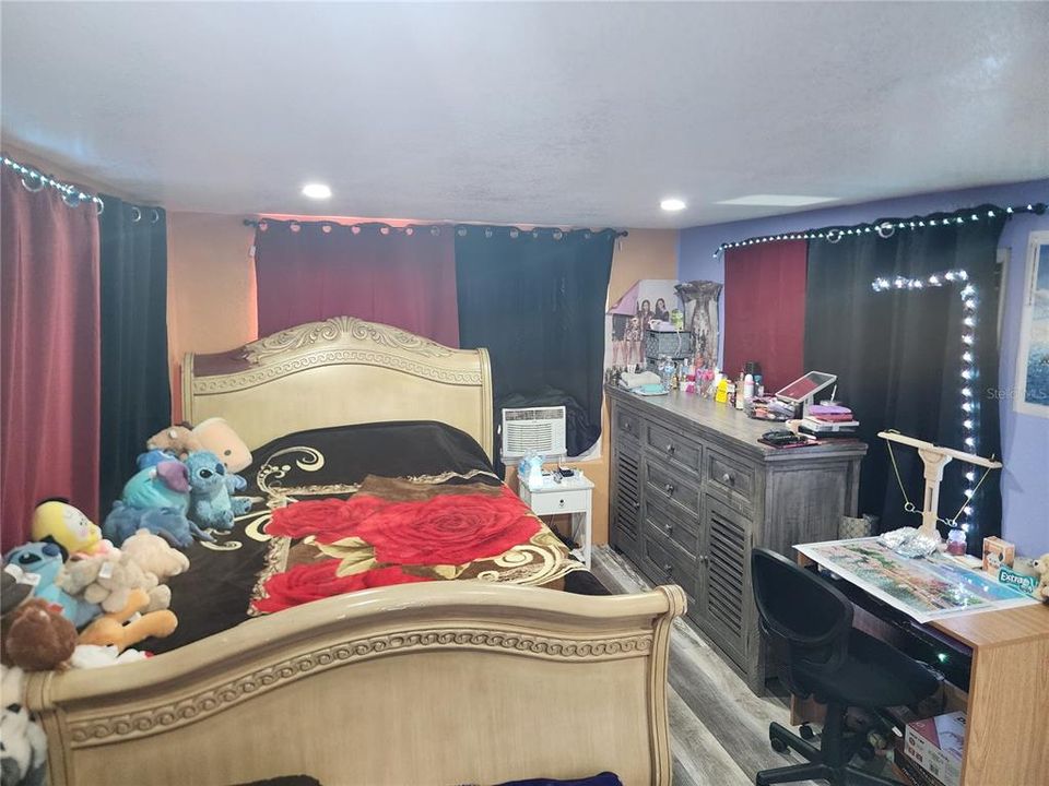 Active With Contract: $135,000 (2 beds, 2 baths, 1130 Square Feet)