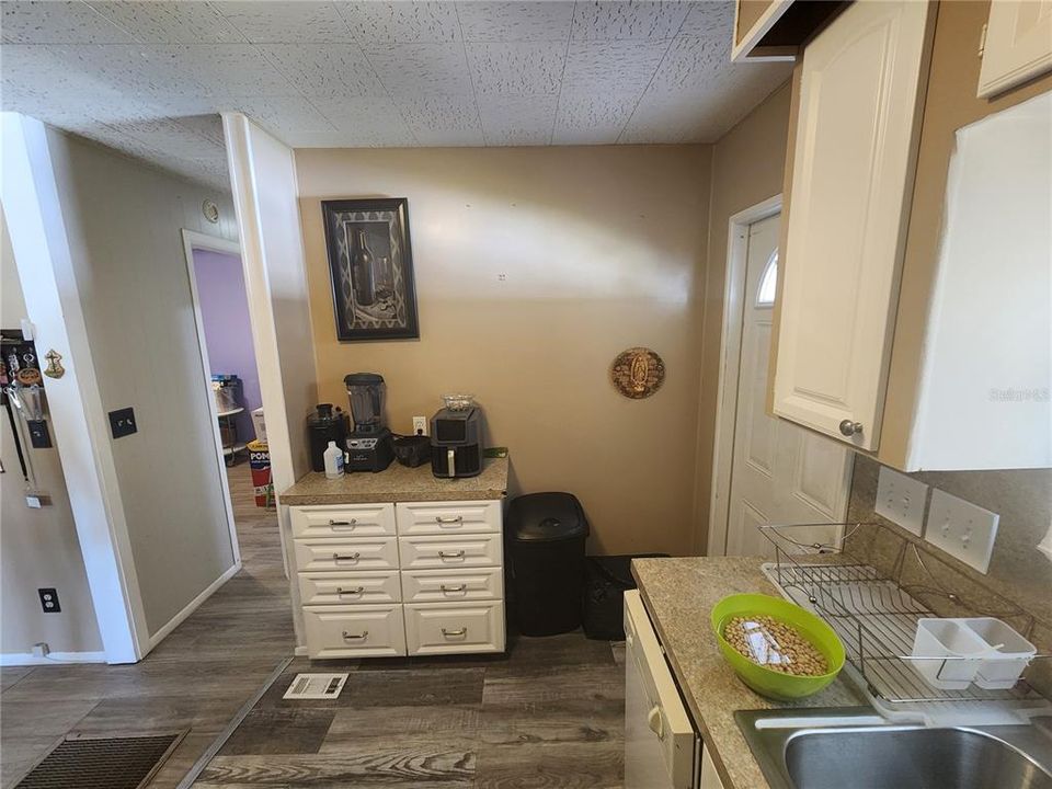 Active With Contract: $135,000 (2 beds, 2 baths, 1130 Square Feet)