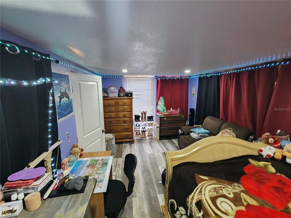 Active With Contract: $135,000 (2 beds, 2 baths, 1130 Square Feet)