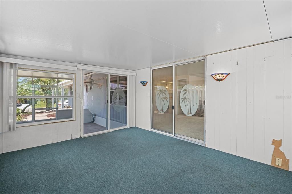 For Sale: $99,900 (2 beds, 2 baths, 1117 Square Feet)