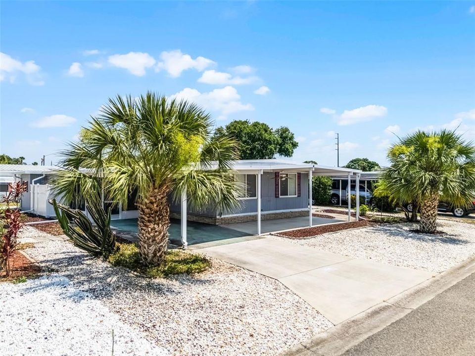 For Sale: $99,900 (2 beds, 2 baths, 1117 Square Feet)