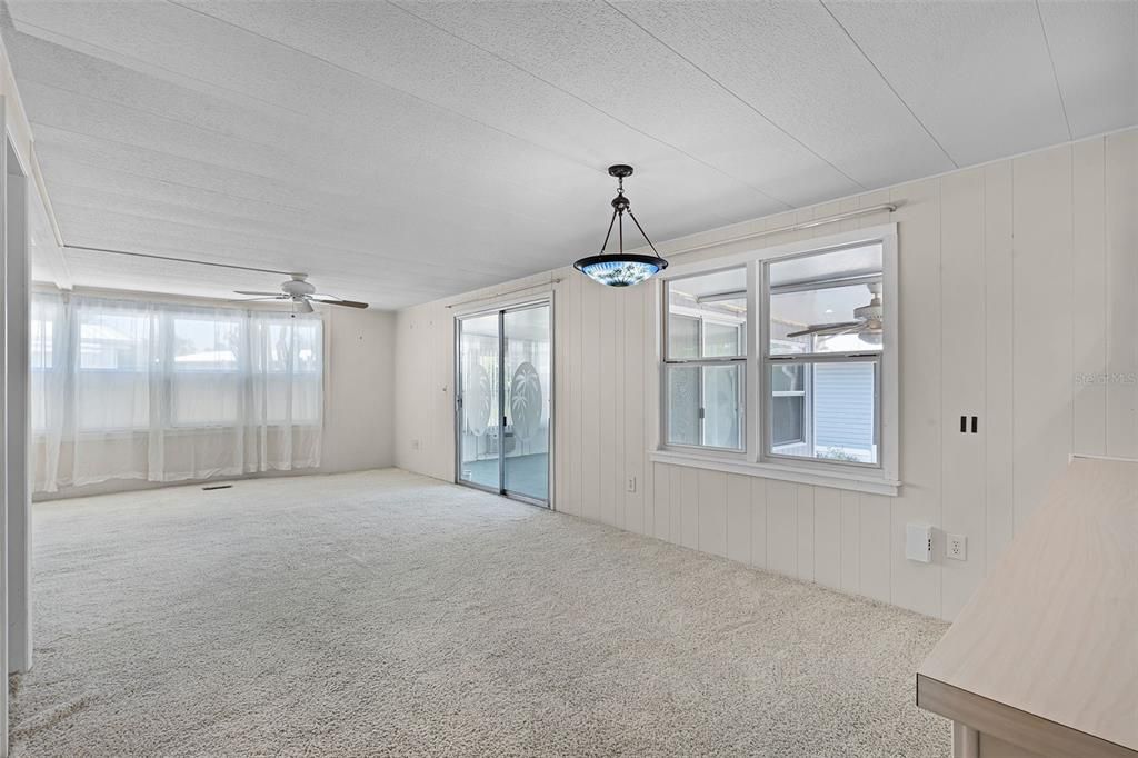 For Sale: $99,900 (2 beds, 2 baths, 1117 Square Feet)