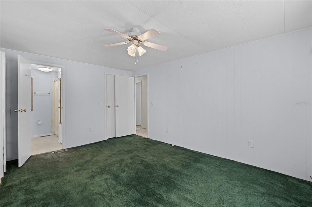 For Sale: $99,900 (2 beds, 2 baths, 1117 Square Feet)