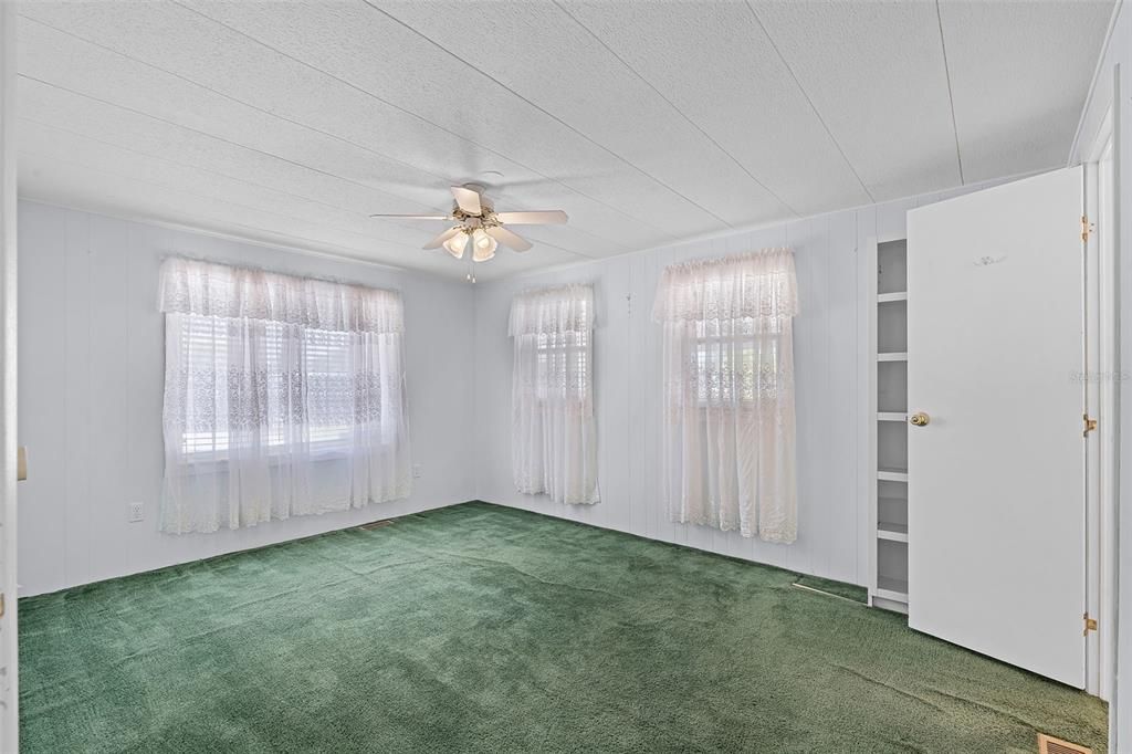 For Sale: $99,900 (2 beds, 2 baths, 1117 Square Feet)