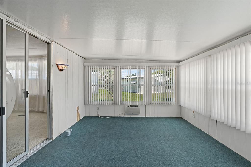 For Sale: $99,900 (2 beds, 2 baths, 1117 Square Feet)