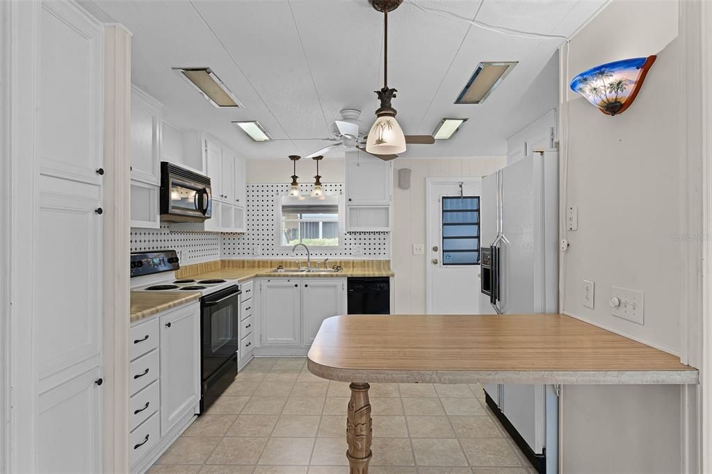 For Sale: $99,900 (2 beds, 2 baths, 1117 Square Feet)