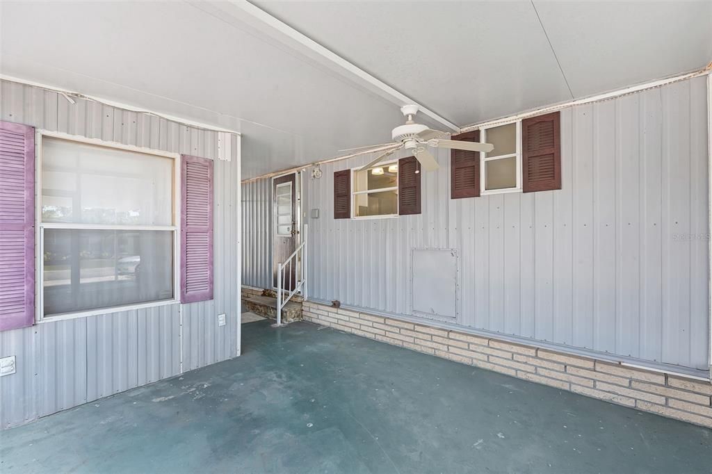 For Sale: $99,900 (2 beds, 2 baths, 1117 Square Feet)