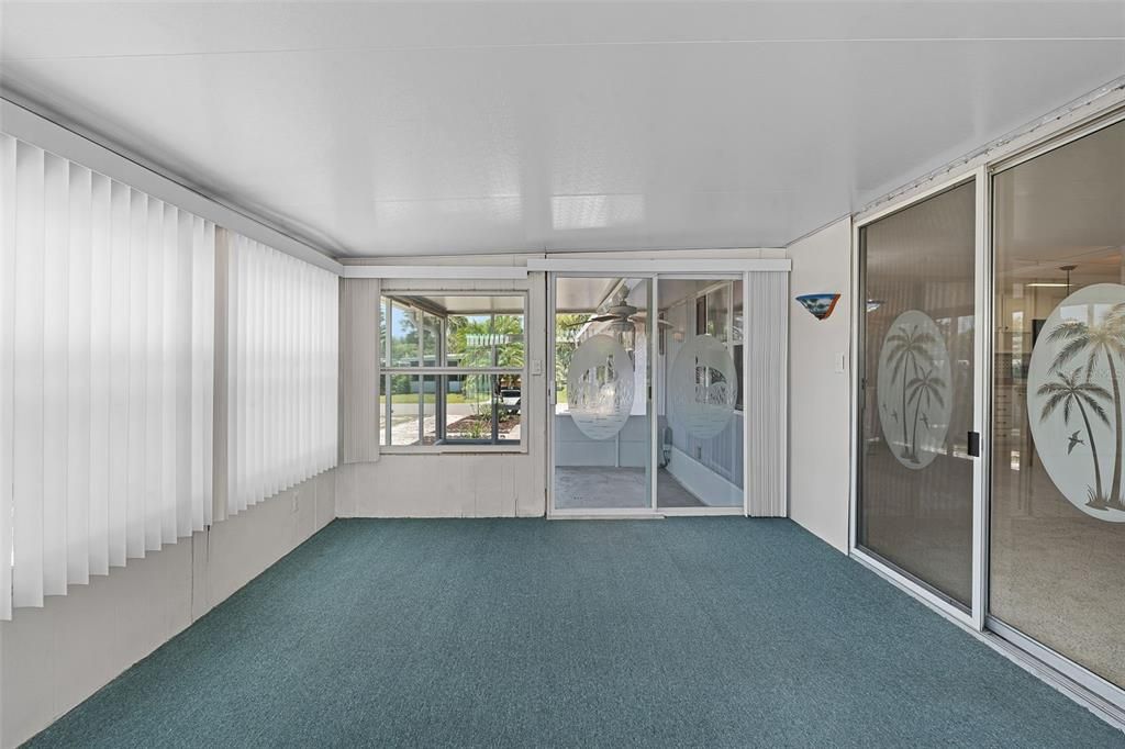 For Sale: $99,900 (2 beds, 2 baths, 1117 Square Feet)