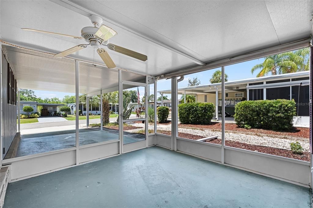 For Sale: $99,900 (2 beds, 2 baths, 1117 Square Feet)