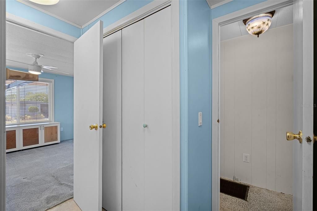 For Sale: $99,900 (2 beds, 2 baths, 1117 Square Feet)