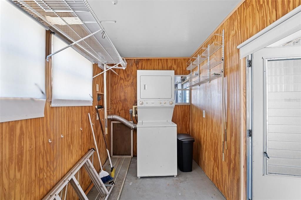 For Sale: $99,900 (2 beds, 2 baths, 1117 Square Feet)