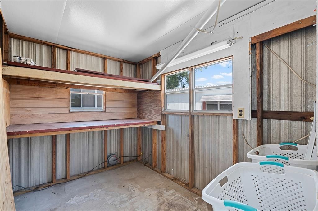 For Sale: $99,900 (2 beds, 2 baths, 1117 Square Feet)