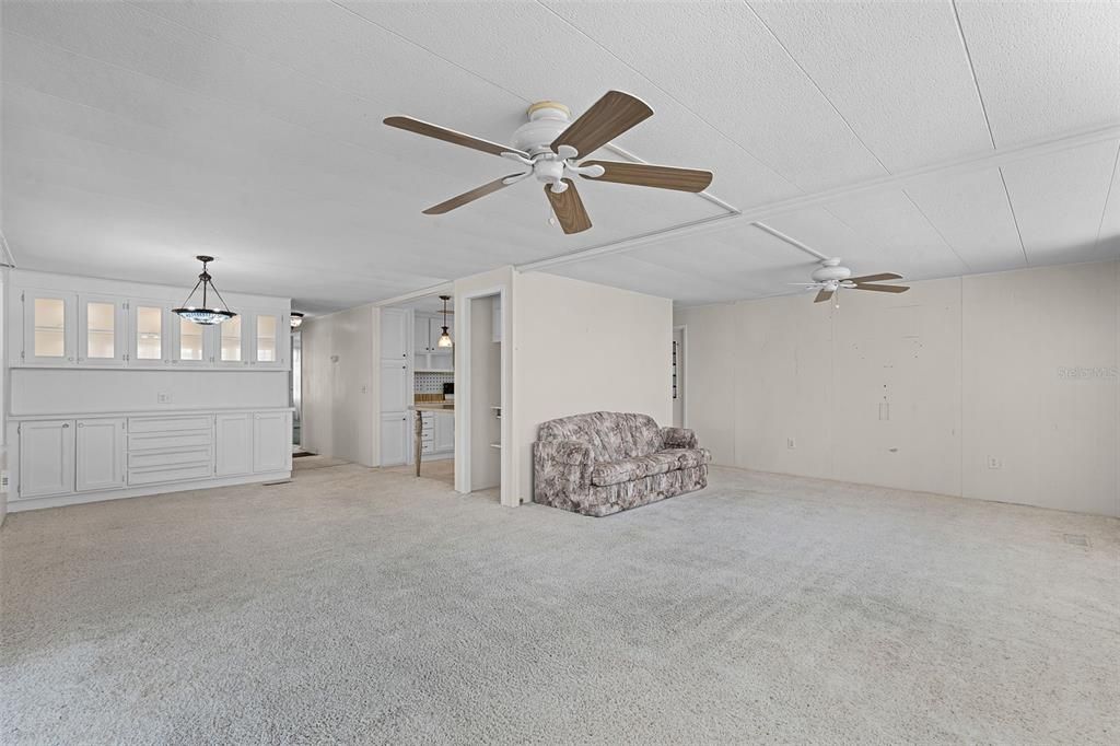 For Sale: $99,900 (2 beds, 2 baths, 1117 Square Feet)