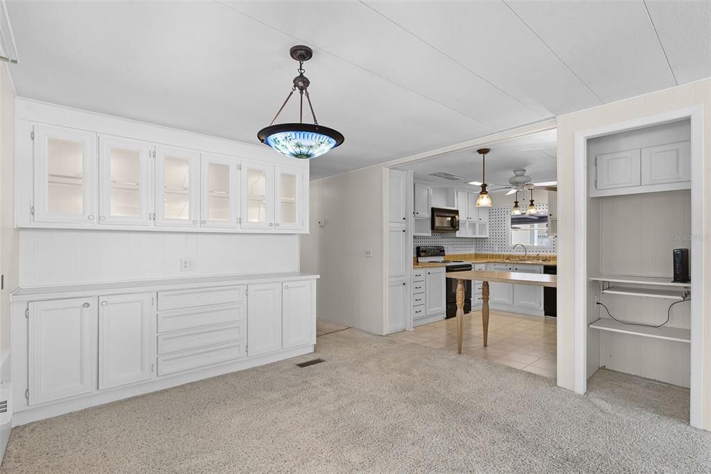 For Sale: $99,900 (2 beds, 2 baths, 1117 Square Feet)