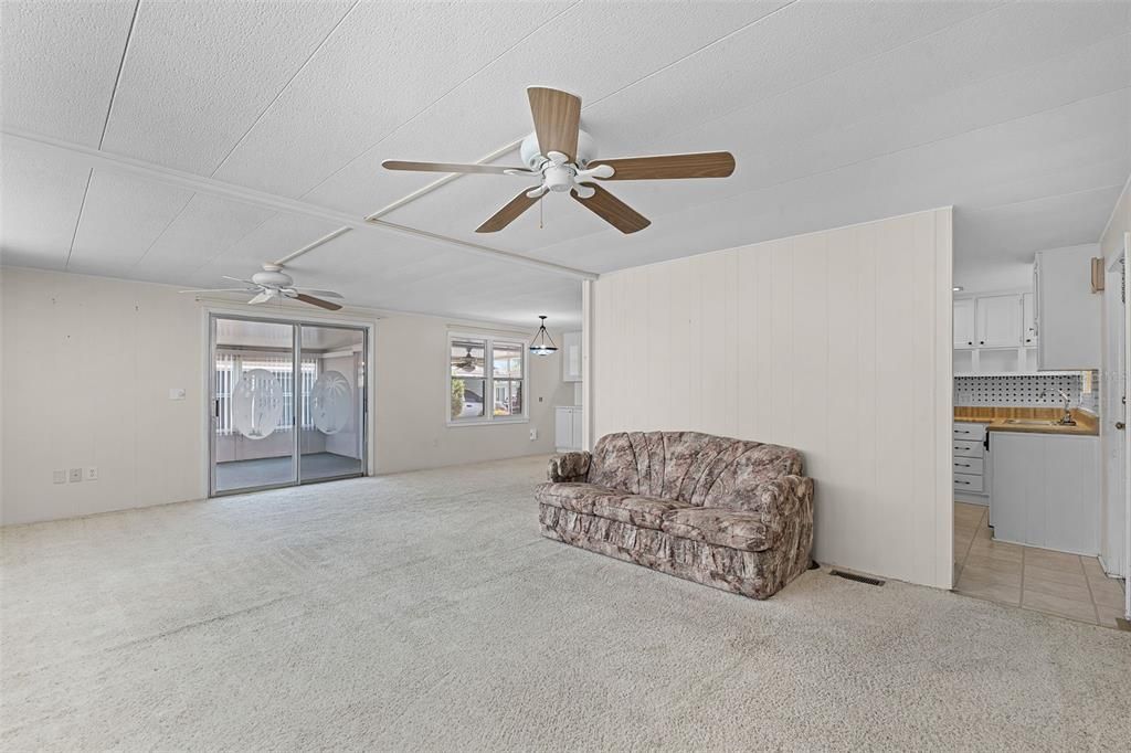 For Sale: $99,900 (2 beds, 2 baths, 1117 Square Feet)