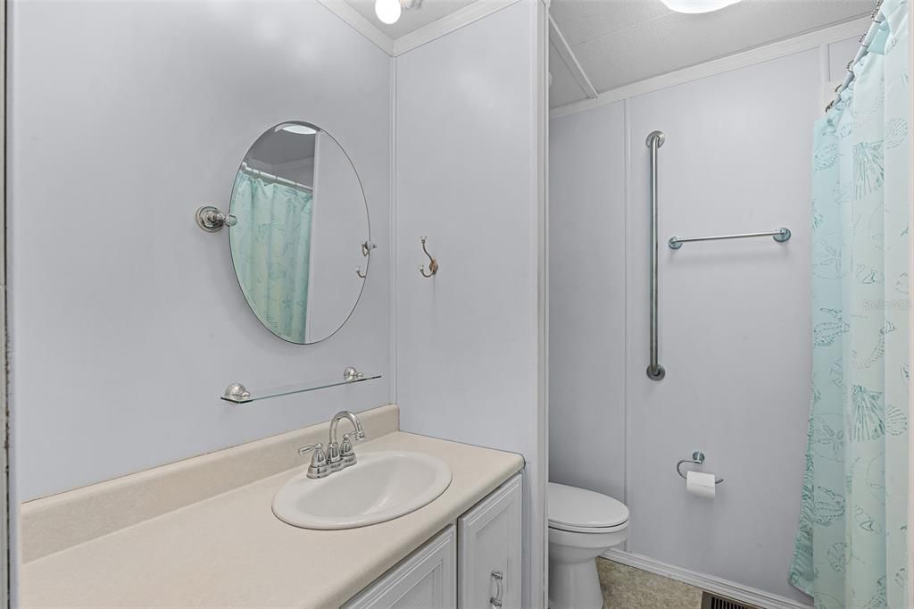 For Sale: $99,900 (2 beds, 2 baths, 1117 Square Feet)