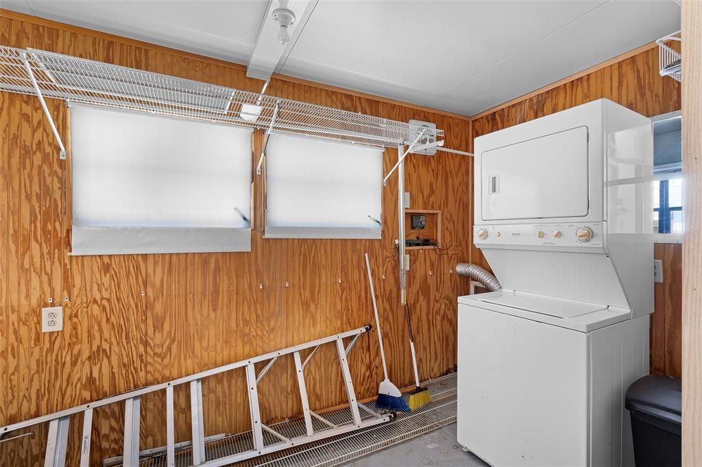 For Sale: $99,900 (2 beds, 2 baths, 1117 Square Feet)